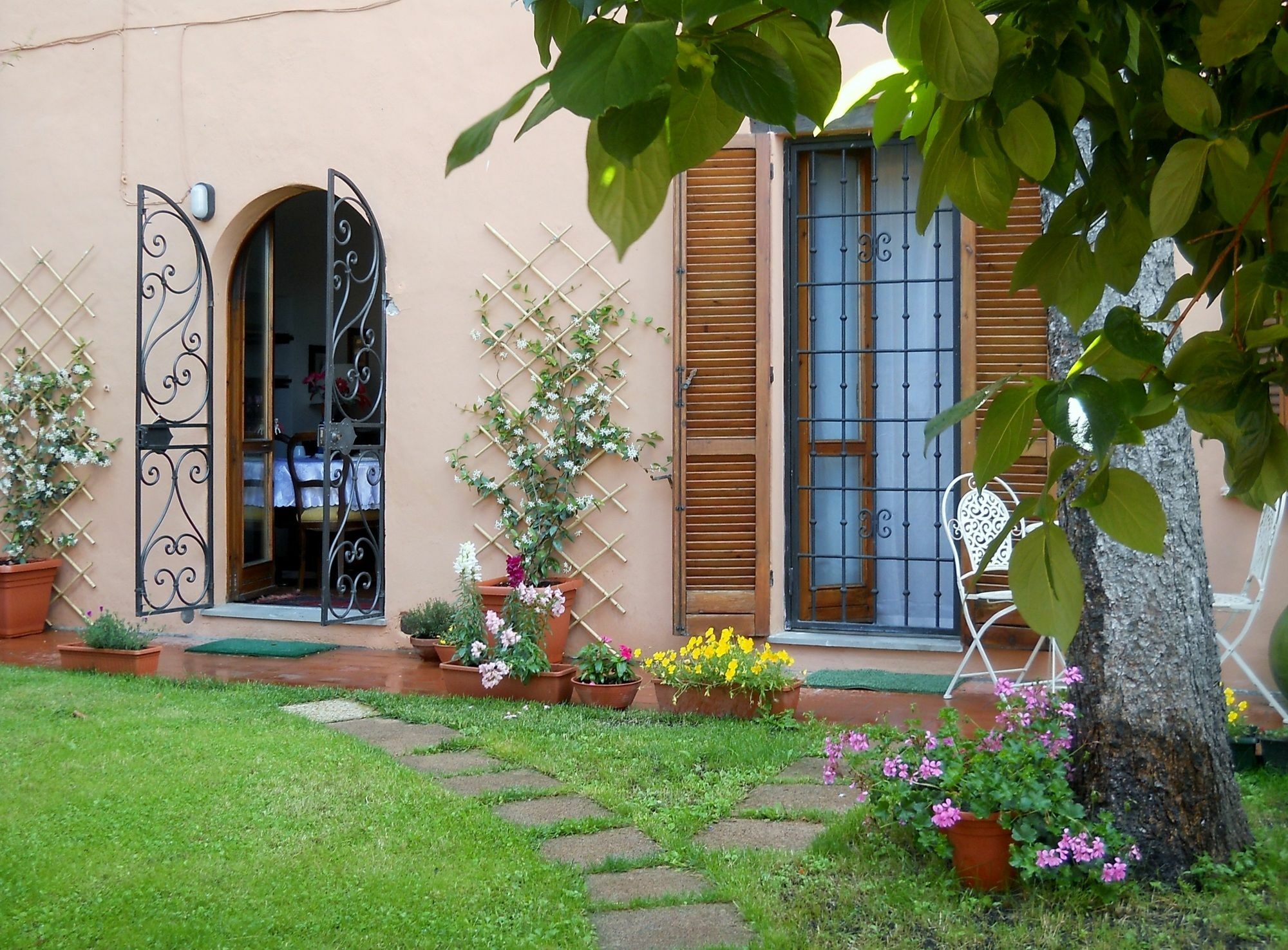 Al Giardino Di Alice Bed & Breakfast Perugia Dış mekan fotoğraf